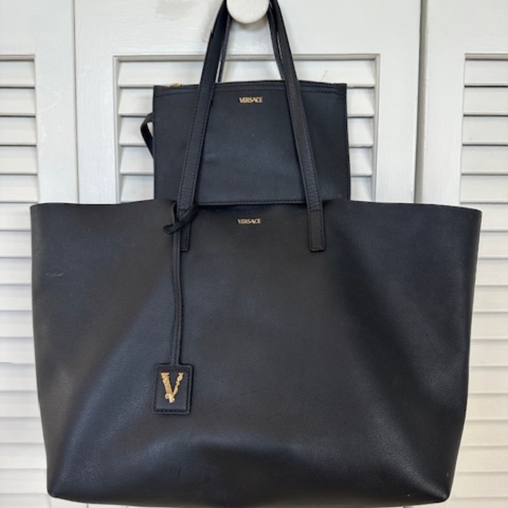 NWOT WOMEN'S VERSACE TOTE SHOULDER BAG WITH ADDITIONAL ATTACHED VERSACE  PURSE
